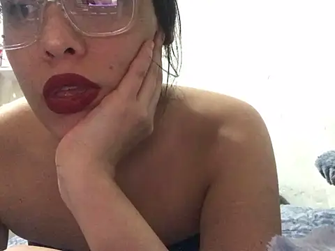 prettyrubi online show from June 18, 3:19 am