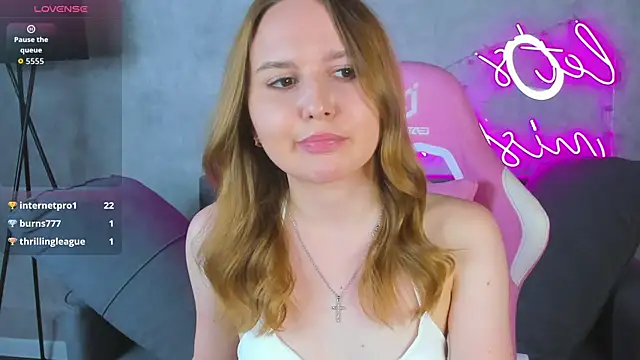 Emmaa Kimm online show from June 25, 5:12 am