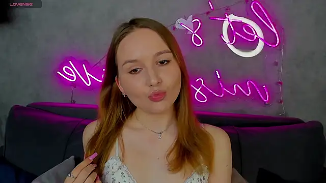 Emmaa Kimm online show from June 7, 1:01 am