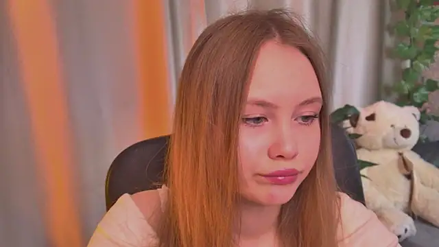 FloraLarsson online show from June 7, 10:22 am