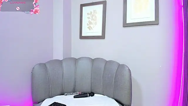 Roxanna moore online show from May 4, 5:17 pm