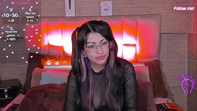 mia smoke  online show from July 7, 7:09 am
