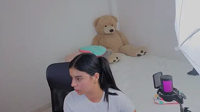 valerihouse  online show from May 7, 1:43 am
