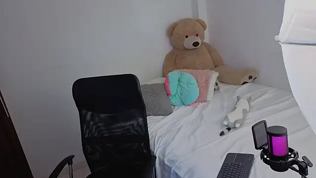 valerihouse  online show from May 5, 12:57 am
