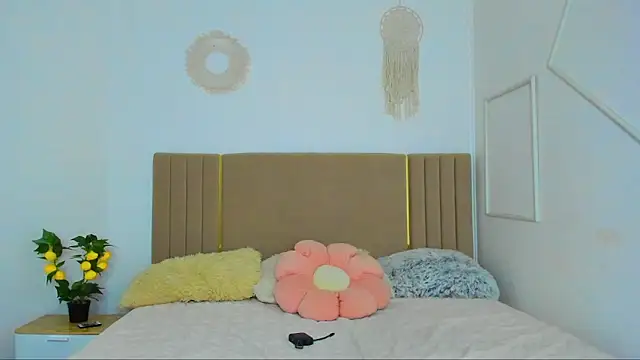 Cutie blushh online show from June 6, 11:27 am