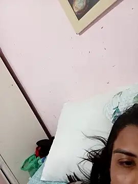 Yasmin Almeida online show from May 7, 8:07 am