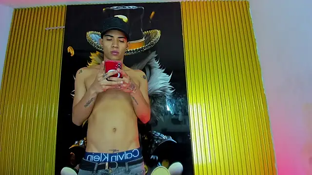 Guys Latino Hot online show from May 16, 11:42 am
