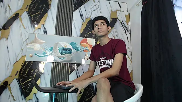 TWINKS BOYSX online show from June 8, 3:35 pm