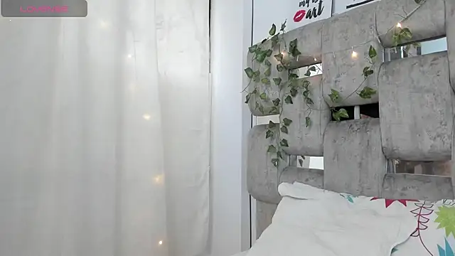 EmmyBellamy online show from June 3, 1:45 pm