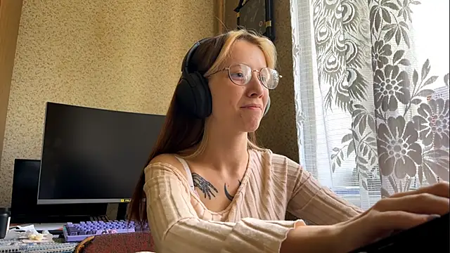 AliceGates online show from May 7, 7:12 am