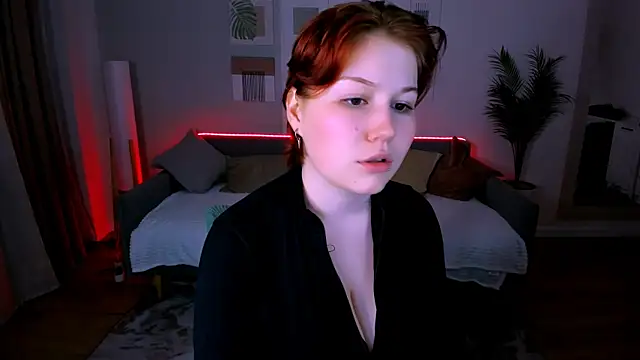 MiaLacrice online show from June 18, 6:24 pm