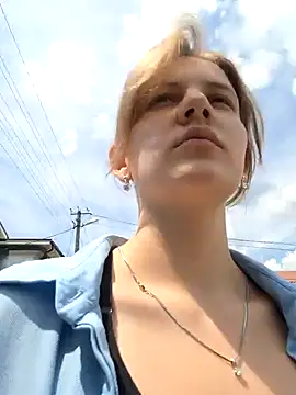 mooniekiss online show from June 24, 8:46 am