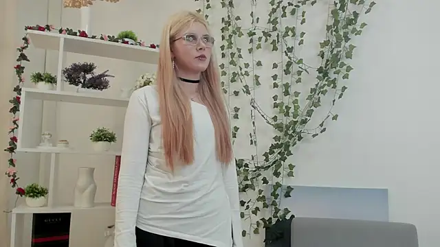 MavisBuzzo online show from May 11, 5:53 am