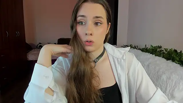 AverySolstice online show from May 14, 2:23 pm