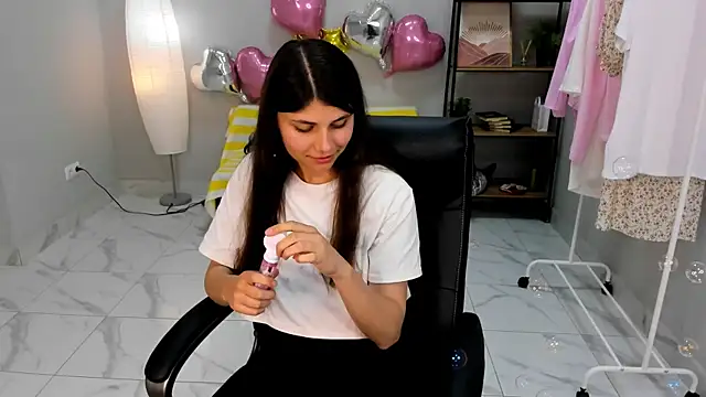 Sara Morion online show from May 25, 1:32 pm