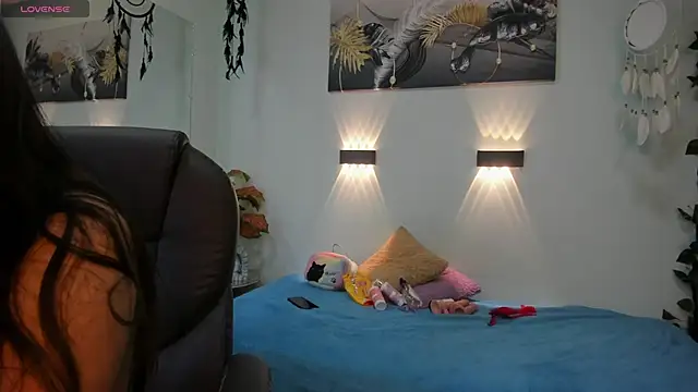scarlet hans online show from June 14, 11:43 am