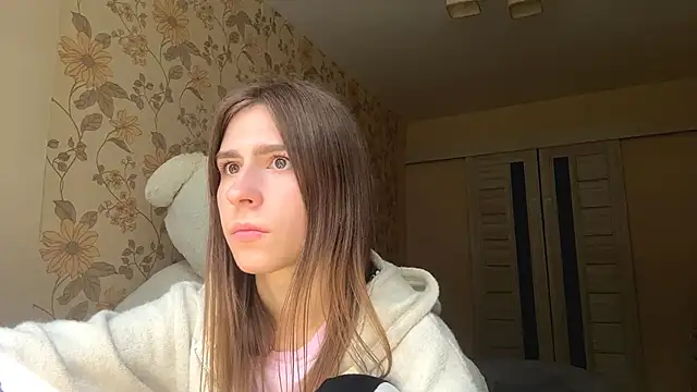 ZaraGuyette online show from June 14, 2:06 pm
