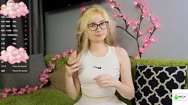 HellyCherry online show from July 4, 8:05 pm