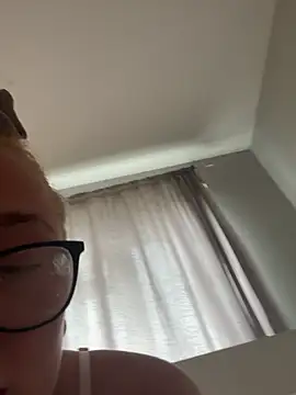 miaflowerxx online show from May 21, 9:18 am