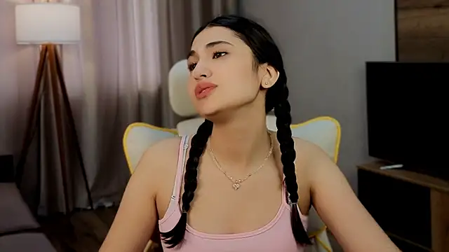 honeylanaa online show from June 5, 5:11 am