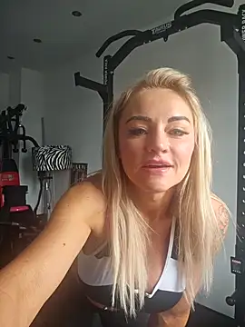 MoniMilf online show from May 18, 1:06 pm