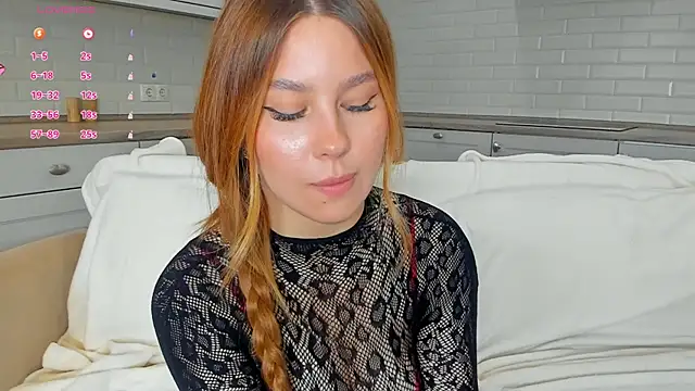 AliceFlowe online show from June 9, 2:05 pm