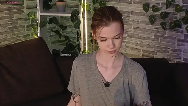 OliviaFoxsis online show from May 16, 6:38 am