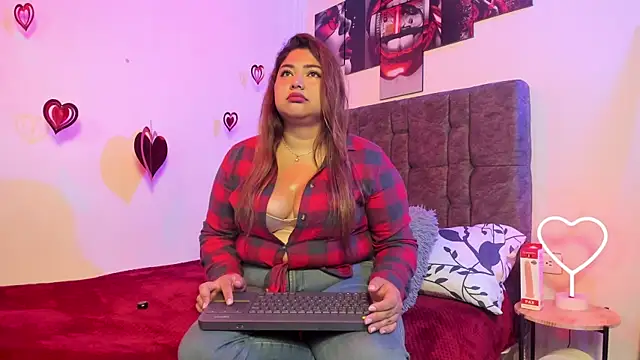 CurvyLolaX online show from May 16, 11:53 am