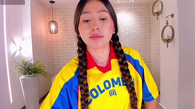 LillySanders online show from June 17, 8:10 pm