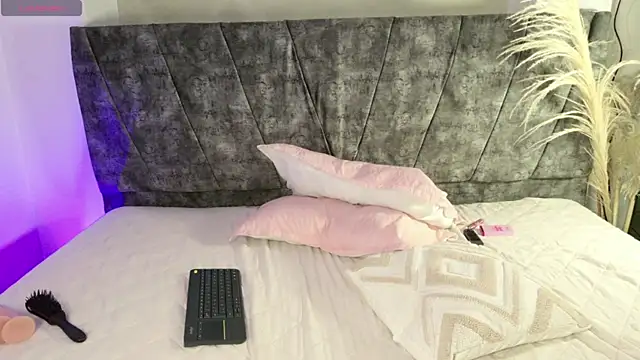 MadisonCollinss  online show from July 6, 3:03 pm