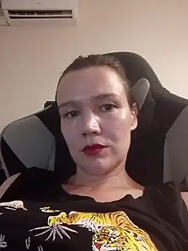 SarahSimpson online show from August 4, 5:30 pm