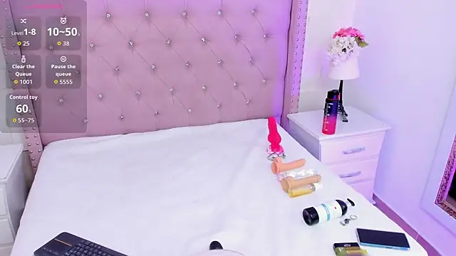 HollyBloom  online show from June 24, 4:17 pm