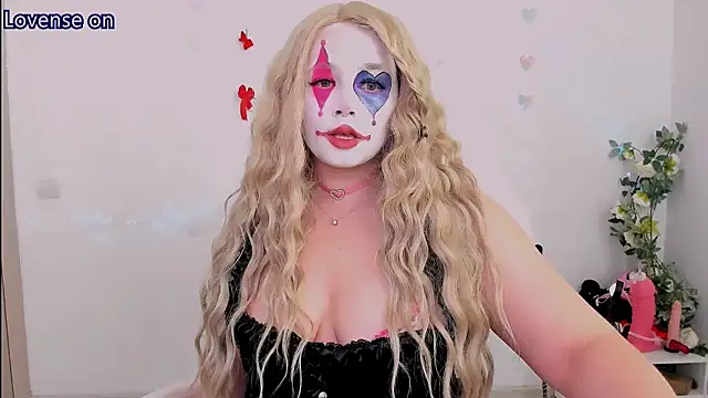 evilla brill  online show from June 6, 9:26 am
