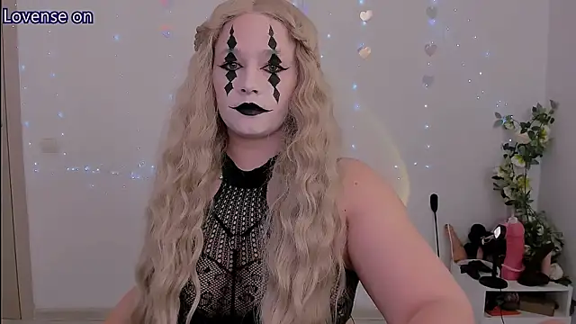 evilla brill  online show from June 8, 10:27 am