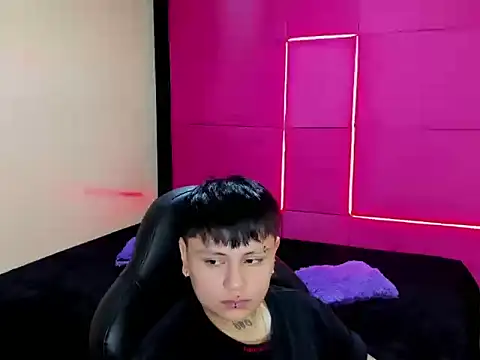 DimitryTompson online show from May 21, 1:20 pm