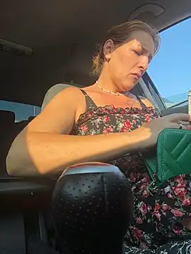 Hot-Milf4U online show from August 7, 3:41 pm
