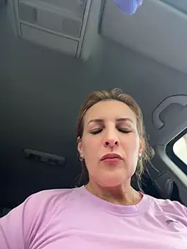 Hot-Milf4U online show from May 28, 9:51 am