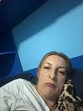 Hot-Milf4U online show from June 11, 7:00 pm