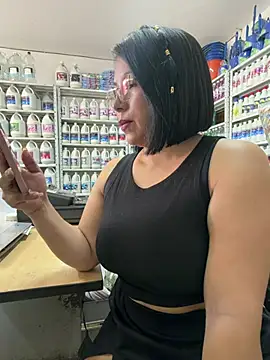 ISABELLA  LUNA online show from June 18, 2:00 pm