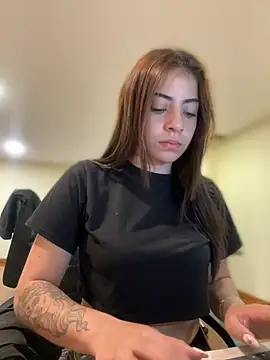 Hanna Cruz  online show from June 30, 4:28 pm