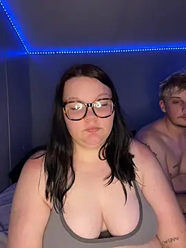 Queenbaddie21 online show from May 20, 2:52 am