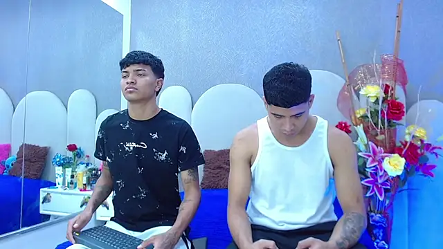 sexy boys play online show from May 20, 6:10 am