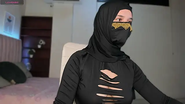  SweetAmira  online show from May 26, 1:49 am