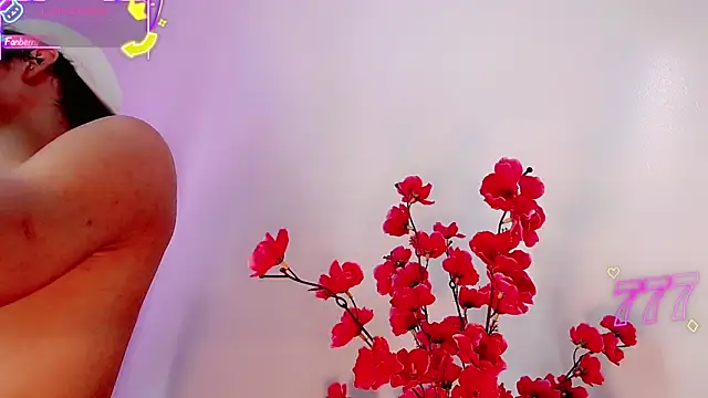SophiaWild  online show from June 5, 11:05 am