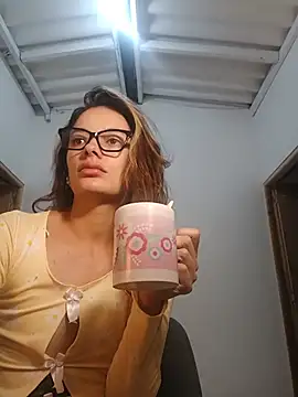 karenarango online show from June 14, 10:15 am