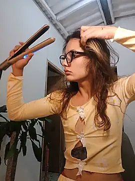 karenarango online show from June 11, 9:39 am