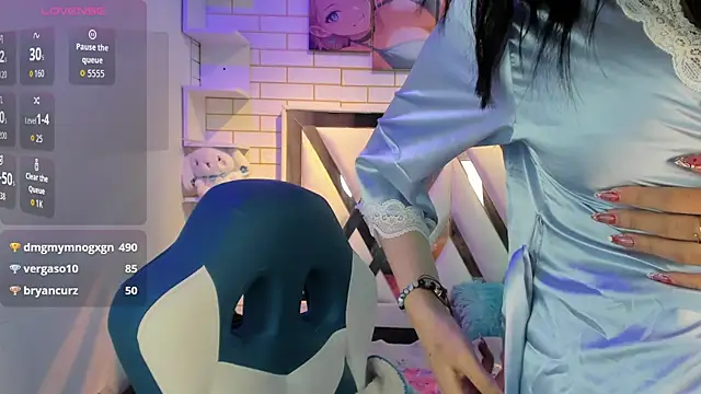 Lua bloom  online show from July 8, 7:32 am