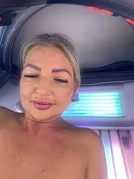szexicicamica online show from June 25, 9:35 am