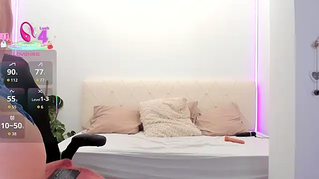 LindaWhite  online show from October 12, 4:09 pm