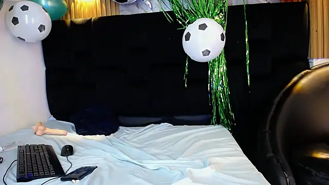 Holly Watson  online show from June 20, 9:57 am